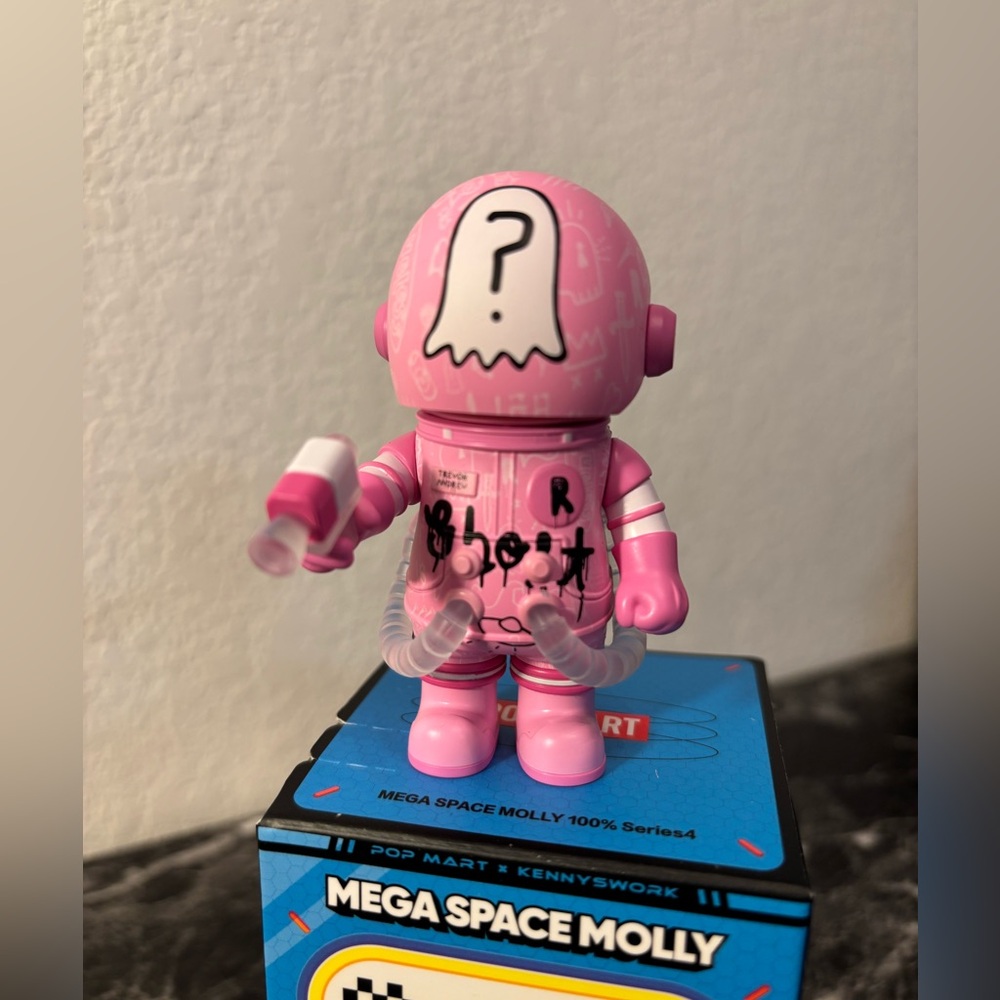 Space Molly 100% Series 04 - Confirmed Trevor Andrew
